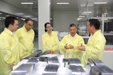 省高院副院长朱新力一行莅临浙江鸿禧能源股份有限公司走访慰问省人大代表李健
