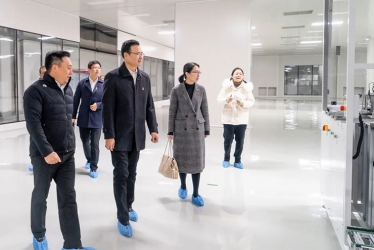 平湖市委书记祁海龙一行莅临浙江鸿禧能源股份有限公司开展三服务
